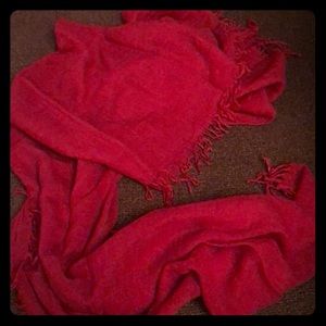 Red Chan Luu scarf